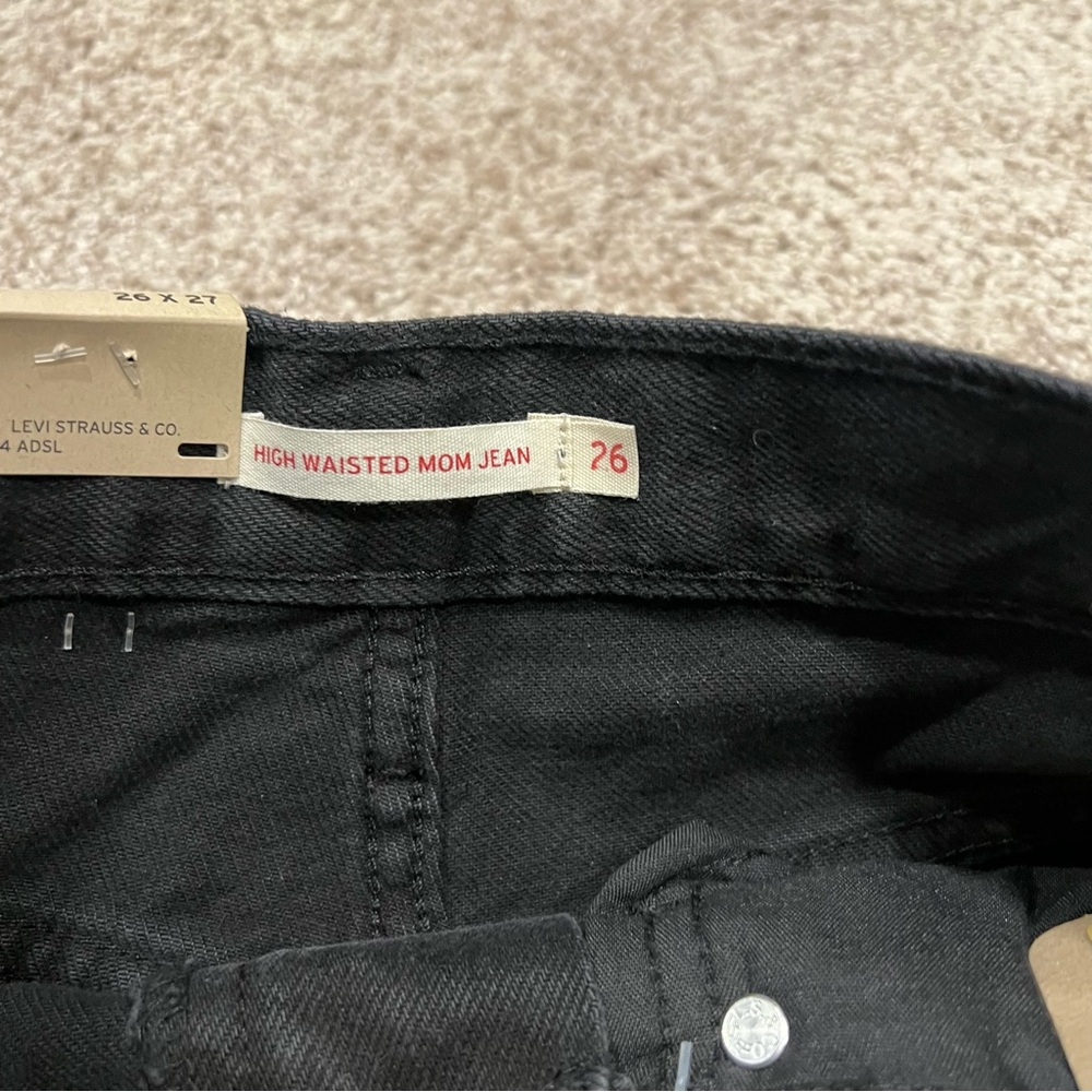 Womens Size 26in Levi’s High Waisted Mom Jeans Black Ripped - Picture 6 of 8